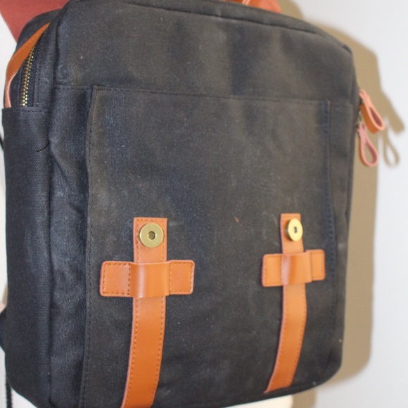 Primeware INC, 3 bottle leather wine tote Backpack - Picture 7 of 15